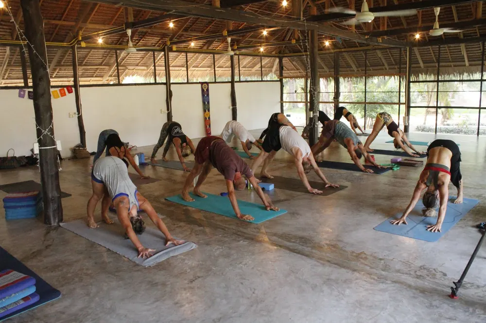 Cours de yoga collectif à l'Anahata Yoga Shala, Koh Phangan, Thaïlande