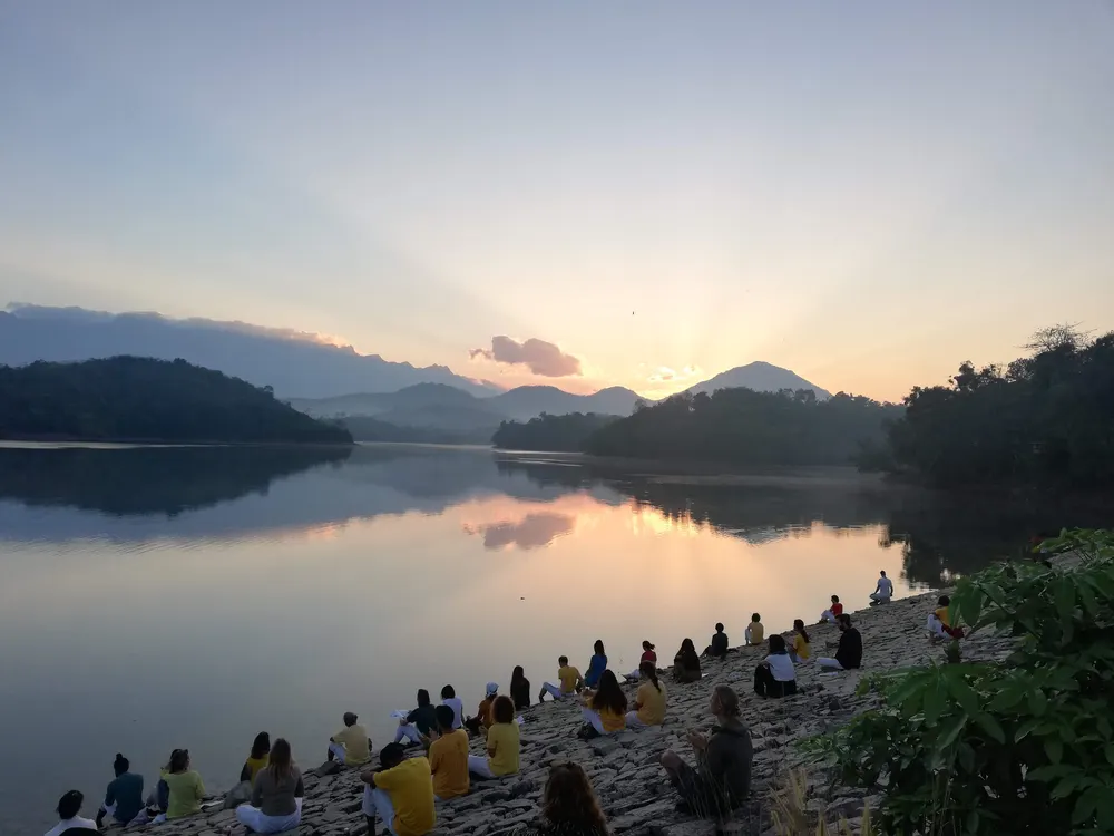 Lever de soleil sur le lac, Sivananda Ashram, Kerala